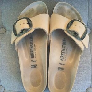 Big Buckle Madrid Cream with Green Tortoise Buckle